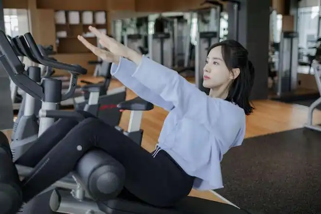 女神秋雅健身照曝光好身材令人羡慕坚持运动改变不止一点点