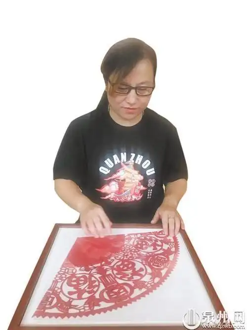 民间剪纸艺人周婷婷:浓浓泉州情 熠熠纸上形