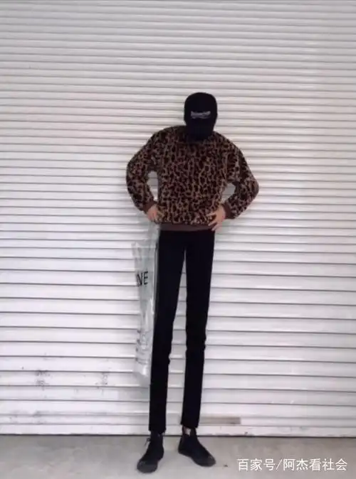 特效腿帅哥网络走红拍照腿长一米八网友跨一步能出国