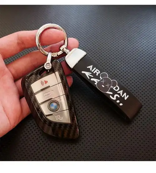 费卡其r星gta皮质汽车钥匙扣创意挂件金属钥匙圈挂扣车用钥匙环马蹄扣