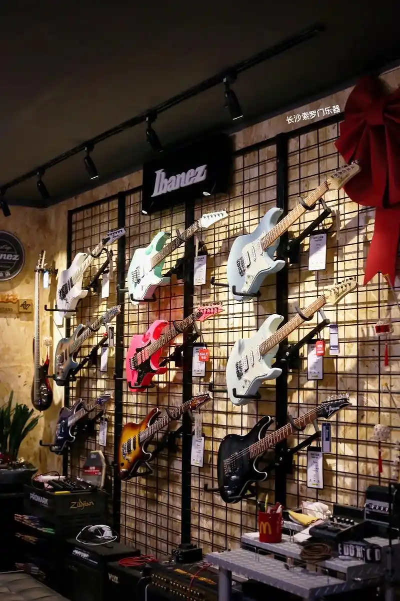 推荐长沙一家专业的吉他琴行.#新店打卡 #吉他 #长沙琴行 - 抖音