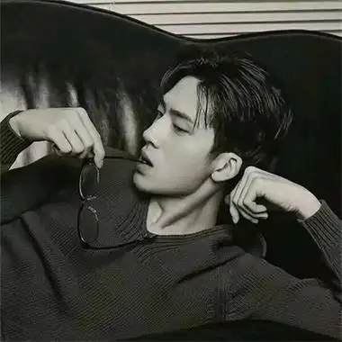 稳重暗色调成熟冷酷男生头像图片