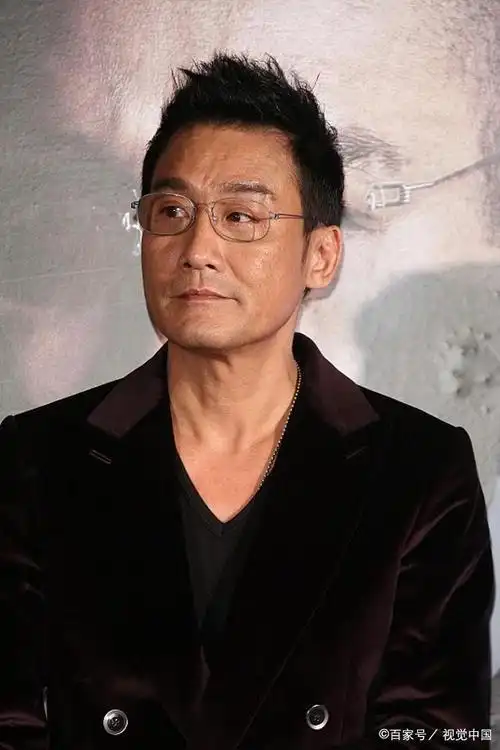 任达华,香港电影演员,1970年代中以模特儿身份入演艺圈,初任配角,其后