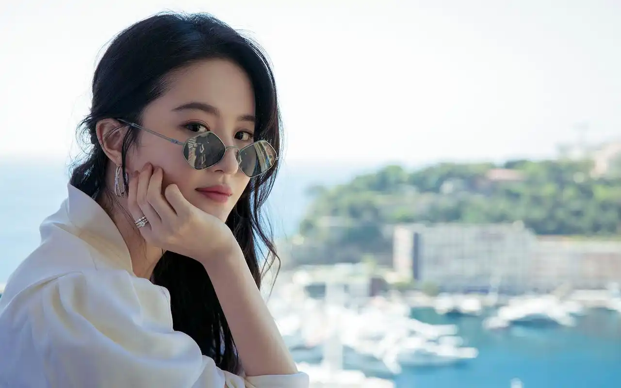 刘亦菲精致优雅高清桌面壁纸