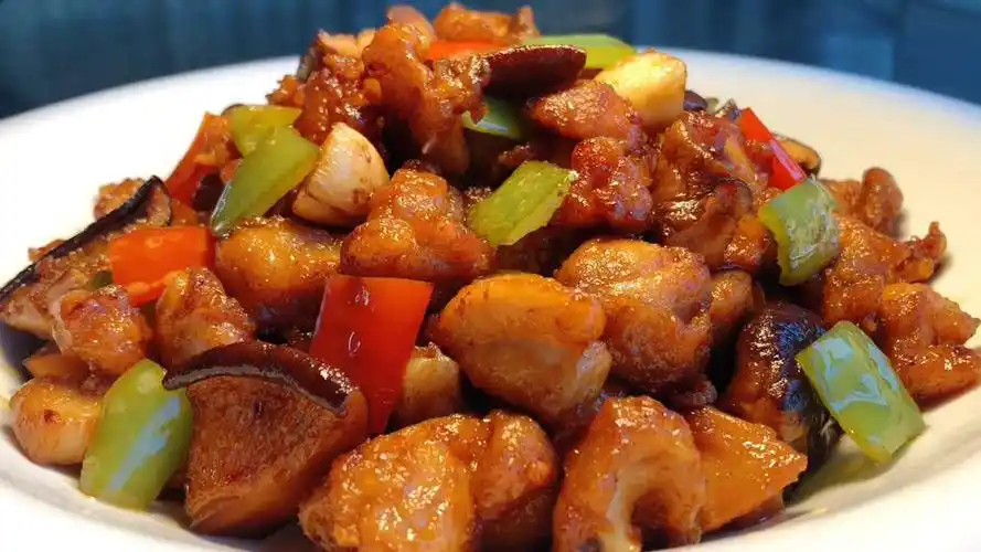 厨师长教你香菇炒鸡的家常做法,步骤详细,酱香味浓老少皆宜下酒又下饭