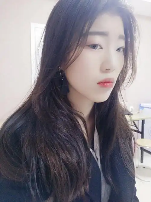 姓名:汪晓月    京山一中    武汉纺织大学 表演专业