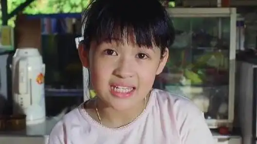 7岁跟刘德华合作,11岁拍戏数落周星驰,如今30多岁的她变成路人