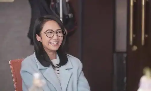 搞笑汤怡身穿白色低胸裙化身真老师张振朗无情叫错名字