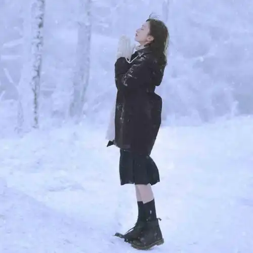 漂亮雪景女生头像