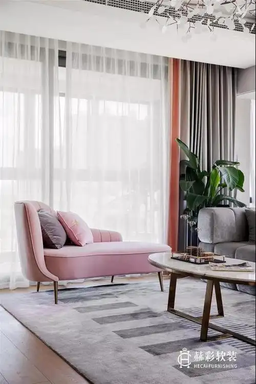 浅灰色 粉色棉麻窗帘,绵厚的质感与温馨的色调融合出一份超然与恬适.