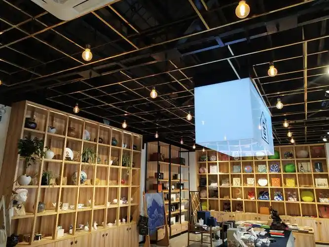 的后代子孙以吴昌硕先生的号中取了一个缶字来命名的一家文创体验馆