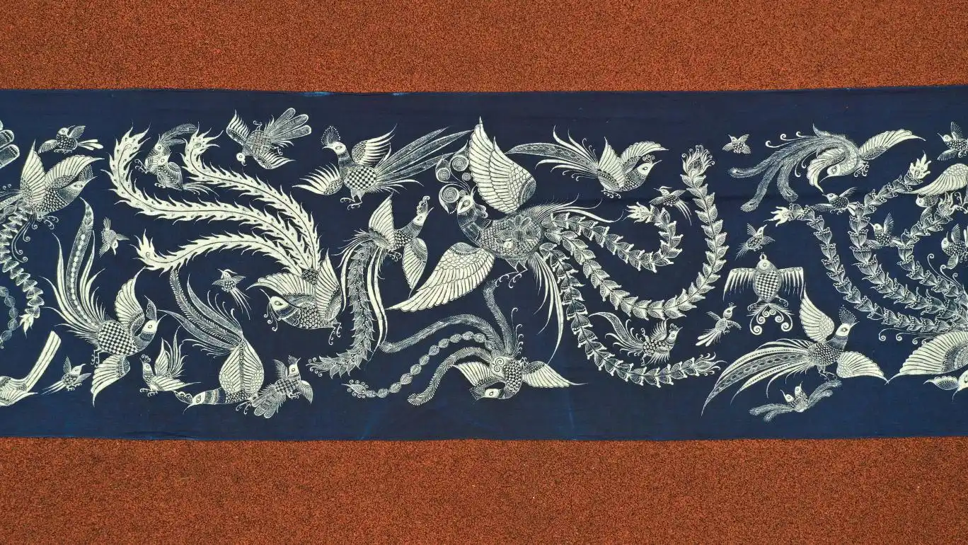 贵州丹寨50名画娘历时两月完成百米蜡染长卷千鸟图