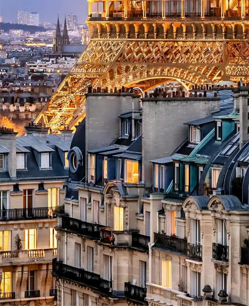 法国🇫🇷.巴黎埃菲尔铁塔,到了发现这地方居然到11点半还