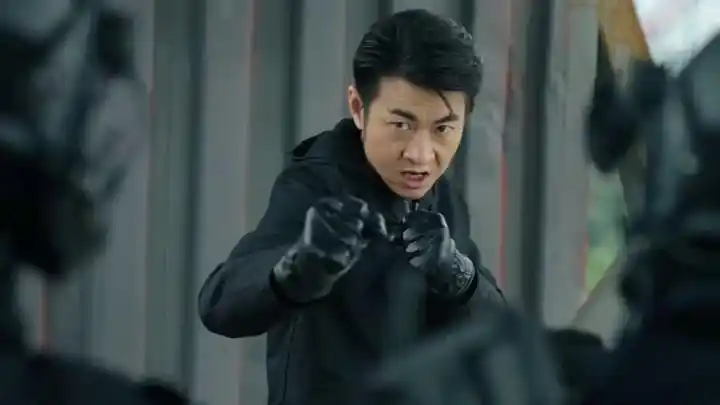 《功夫战警》杜晨要求近身肉搏 是想拖延炸弹被发现的时间