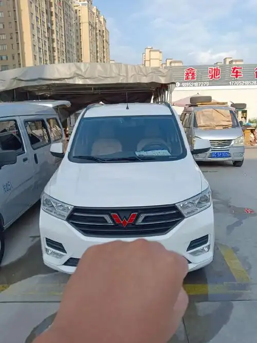 经典15五菱宏光s五座版最新款