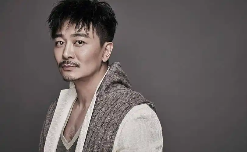 吴樾:以武打明星出道,后陷"车震门"事件,今洗手为妻女做羹 - 娱乐 -