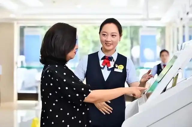 银行人员扎堆"辞职",背后原因引人深思,还是抵不过现实