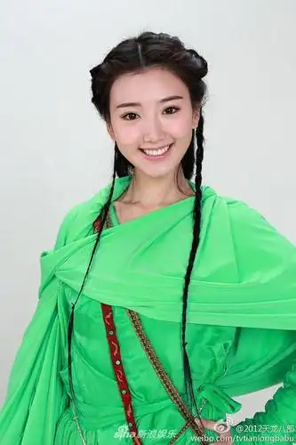 钟灵(毛晓彤饰)