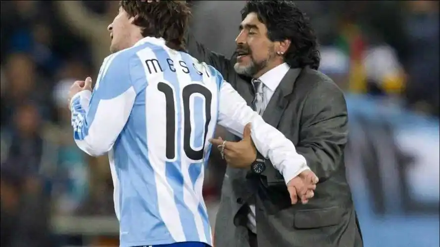 2010年世界杯两代球王马拉多纳和梅西教训无体育道德的韩国队