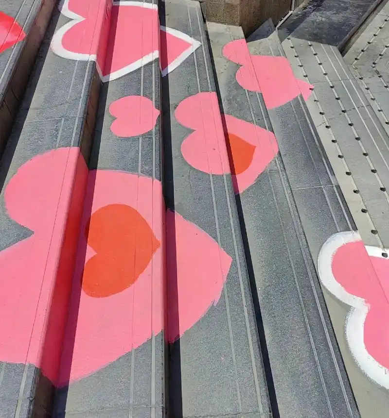 济宁的520浪漫来啦 龙贵电梯玫瑰花|如果你愿意 我们去看海 - 抖音