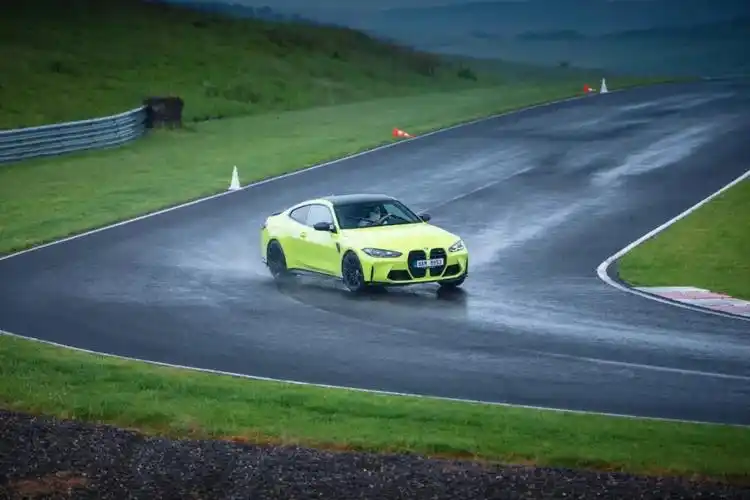 宝马m3/m4赛道美图来了!真想开着它们去激情一下