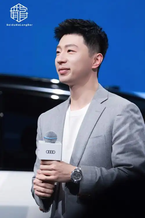 马龙超话#奥迪英杰汇体育大使马龙#初冬的暖阳,配一杯龙氏燕麦,一场