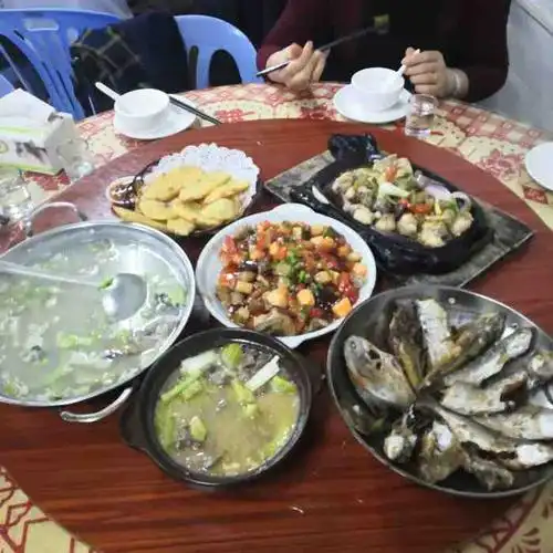 打分 肥姐海鲜大排档真是物美价廉,特别是杂鱼锅,螃蟹特别赞