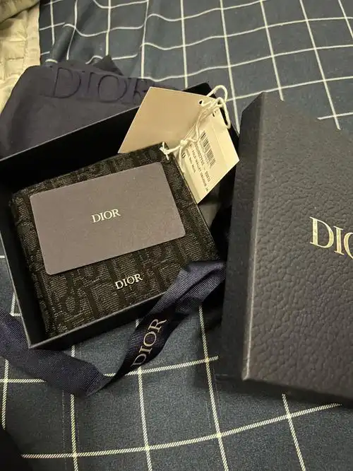 全新没用过 找代购在巴黎买的 ig-genecwhui盒子袋子彩带 都有 因为是