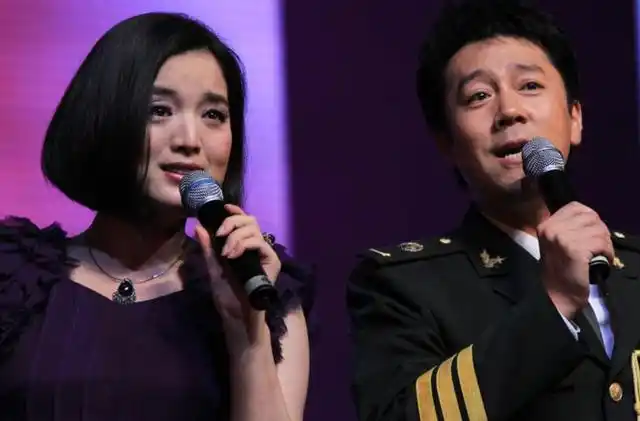 歌手白雪曾七次登上春晚,二婚嫁小8岁老公,今事业爱情两头旺