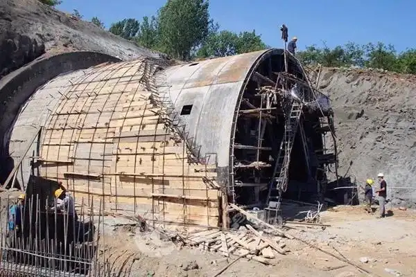 隧道正在施工的明洞工作