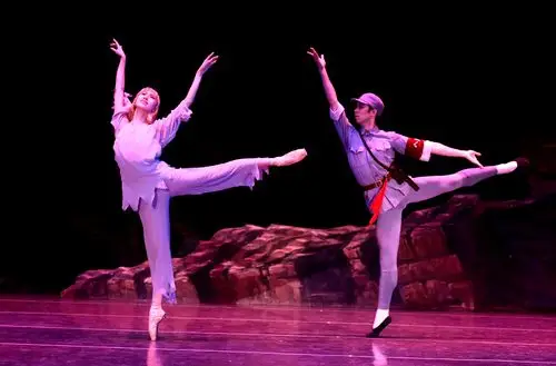 经典芭蕾舞剧《白毛女》演出照. 经典芭蕾舞剧《白毛女》演出 ..