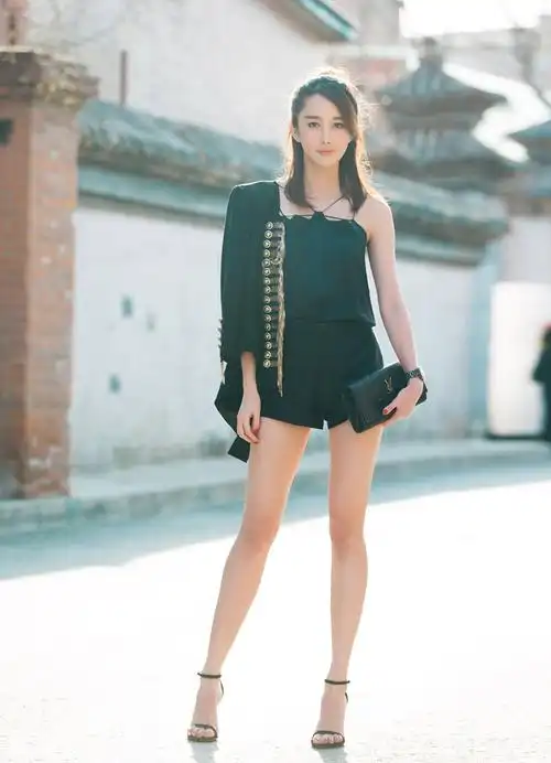 组图:文梦洋现身北京时装周 俏皮帅气双重魅力_高清图集_新浪网