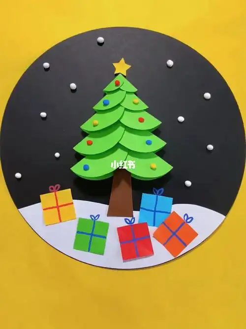 用几个圆形卡纸就可以做成好看的圣诞树