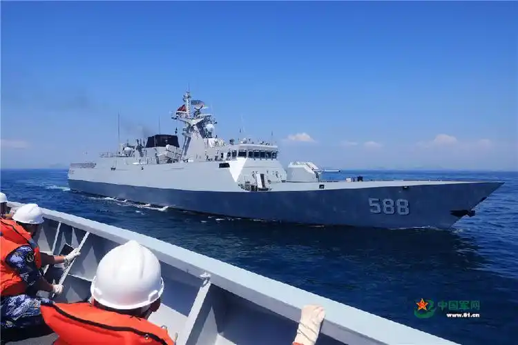 潮州舰泉州舰编队展开实战化训练