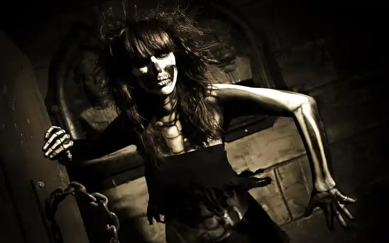 微软推出两款超惊悚win7主题