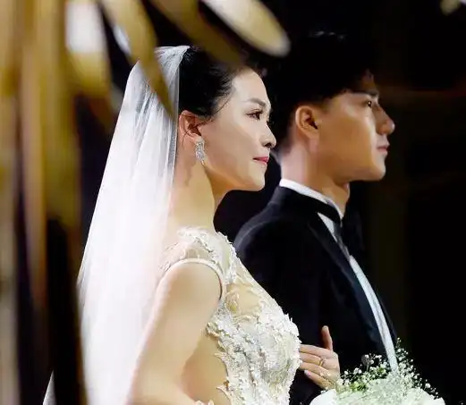 的时候早早的把自己给嫁出去了,她与丈夫郭威因戏结识并且因戏生情