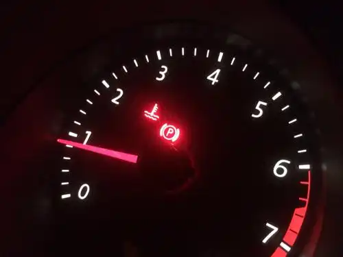 仪表盘上这个灯亮了是发生什么故障了?