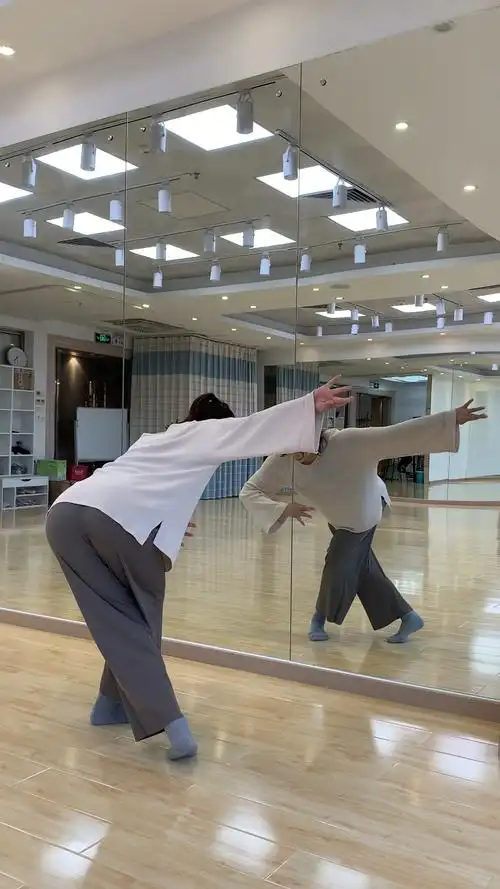 踏步翻身 示范动作#舞蹈 学习一下95