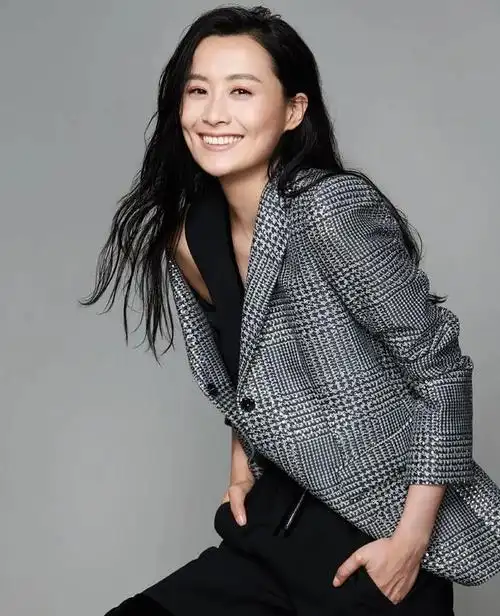 38岁陈法拉生女孕期穿扎染裙身材好气质佳不愧是tvb女神