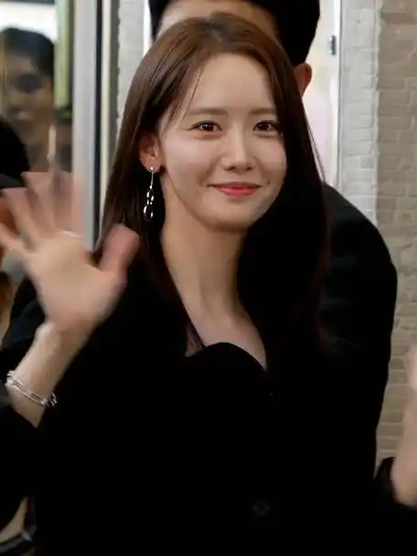 林允儿活动现场生图