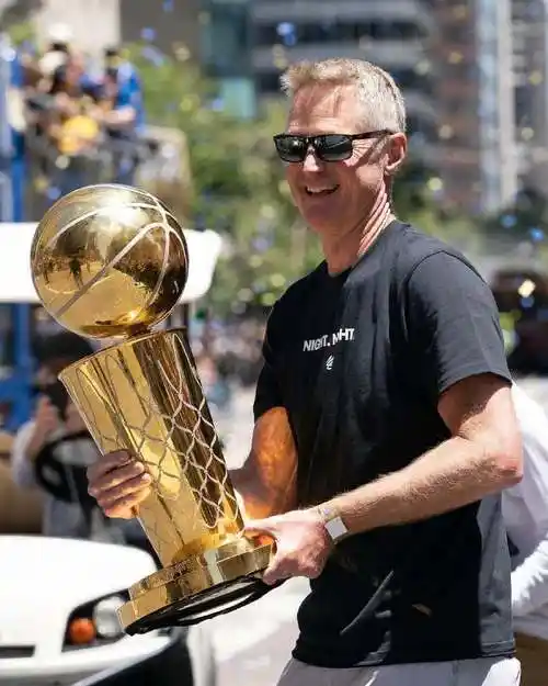 史蒂夫-科尔的60岁生日🎂作为球员,他身披公牛和马刺战袍共拿下5座