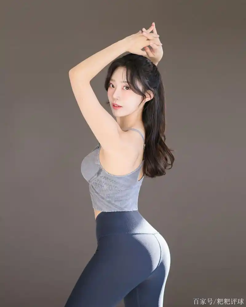多图写真:健身小姐姐晒美照!多种姿势展现完美曲线!