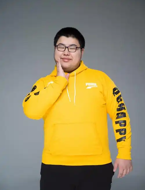 重庆qg现任打野——重庆qg.小胖