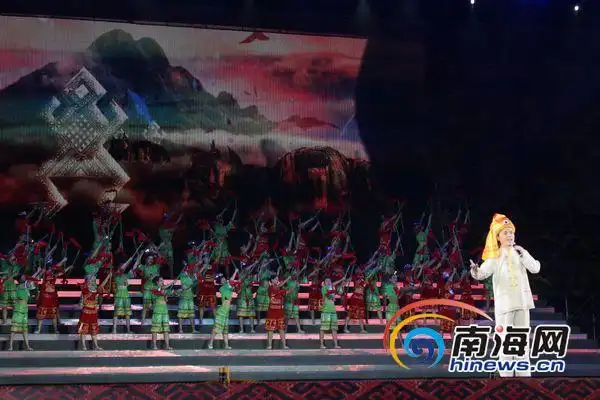 三亚欢庆"三月三" 歌舞《黎族故事》壮丽上演