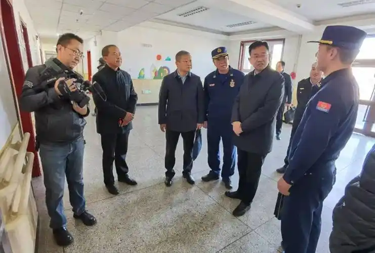 嘉峪关市副市长,市公安局局长郑英"四不两直"督导检查消防安全工作