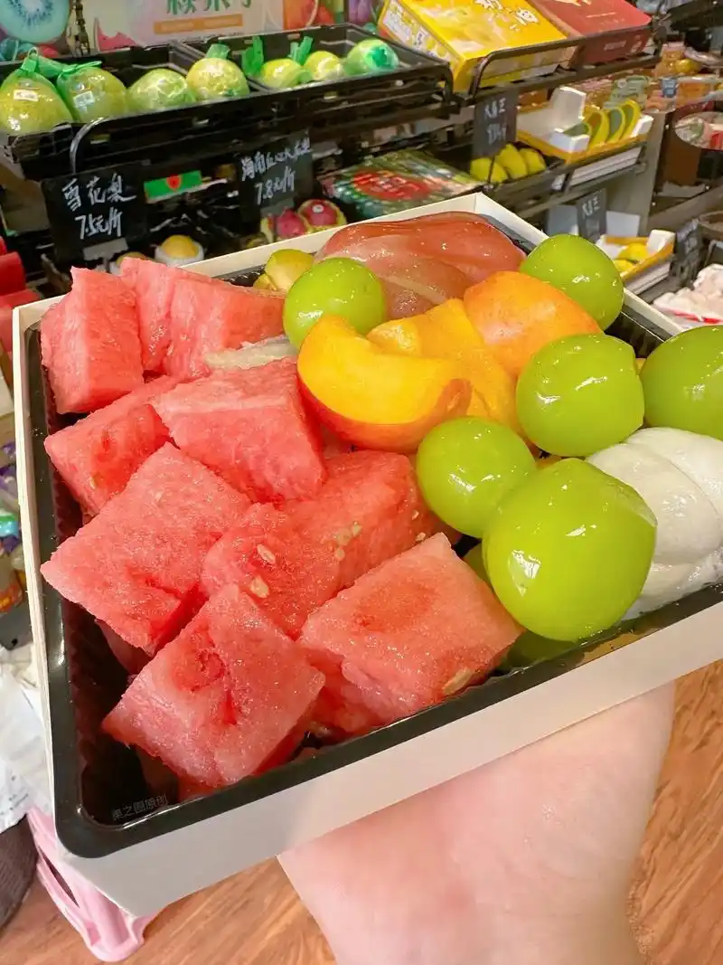 果切: 92午后小憩 品一盒水果,佐三两零 - 抖音