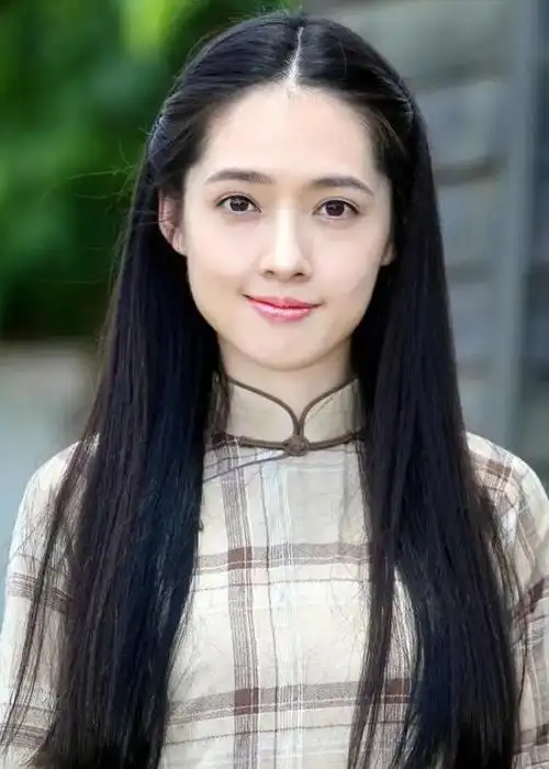 郭碧婷近照认不出!日子幸福身宽体胖,穿宽松上衣似豪门阔太