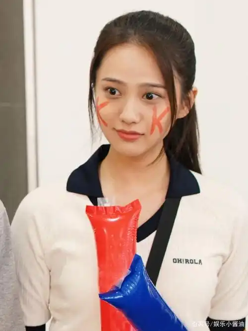 《亲爱的热爱的》"孙亚亚"服饰盘点,每件都好清纯,学生范尽显