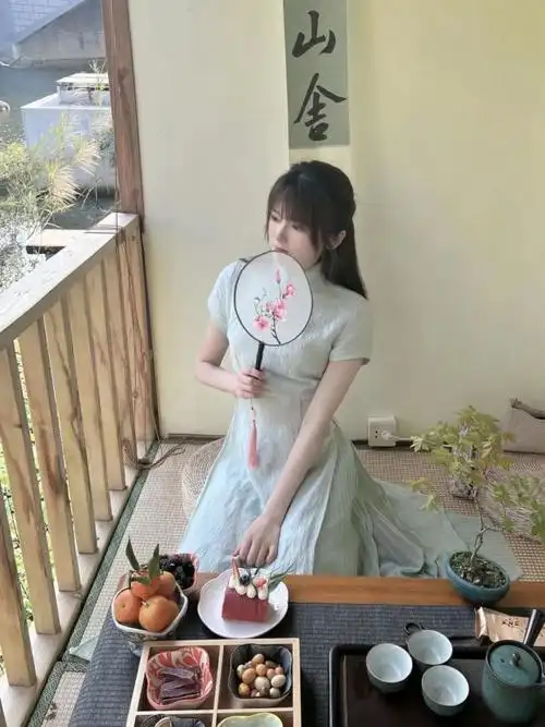 最美茶艺师36强人物故事|繁华都市,择一隅幽居,静心品茶