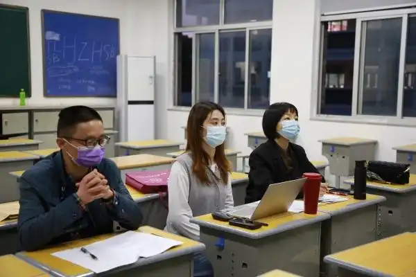 市金清中学开展三位一体模拟面试活动